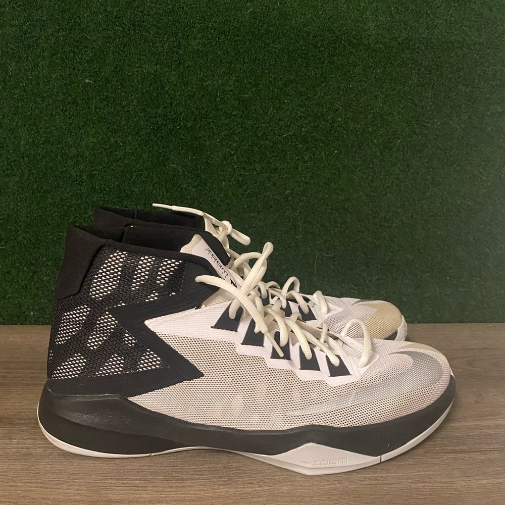 Nike Zoom Devosion White Size 13